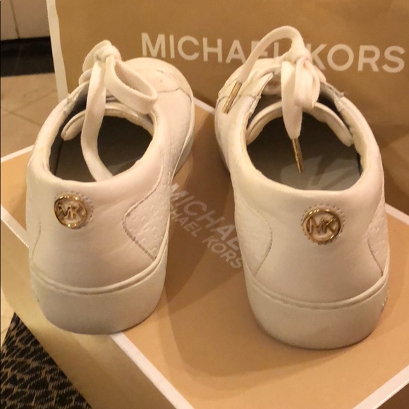 Michael Kors Sneakers - Picture 2 of 6